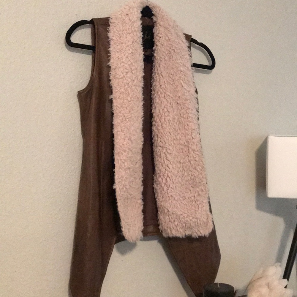 JACK. | Leather and Shearling vest